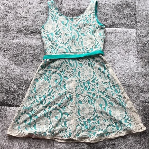 Beautiful Dress - Picture 5 of 5